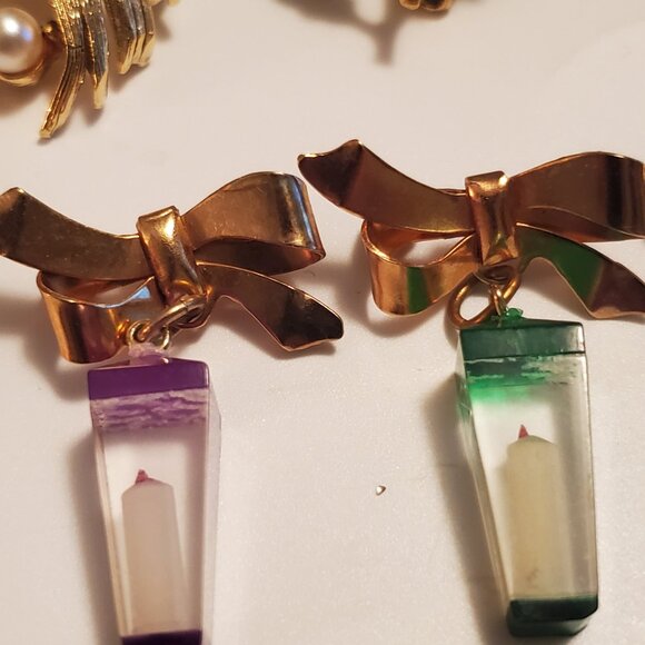 8 Pins or Brooches, items # A-1194-1201, wt. 105 grams. - Picture 12 of 15